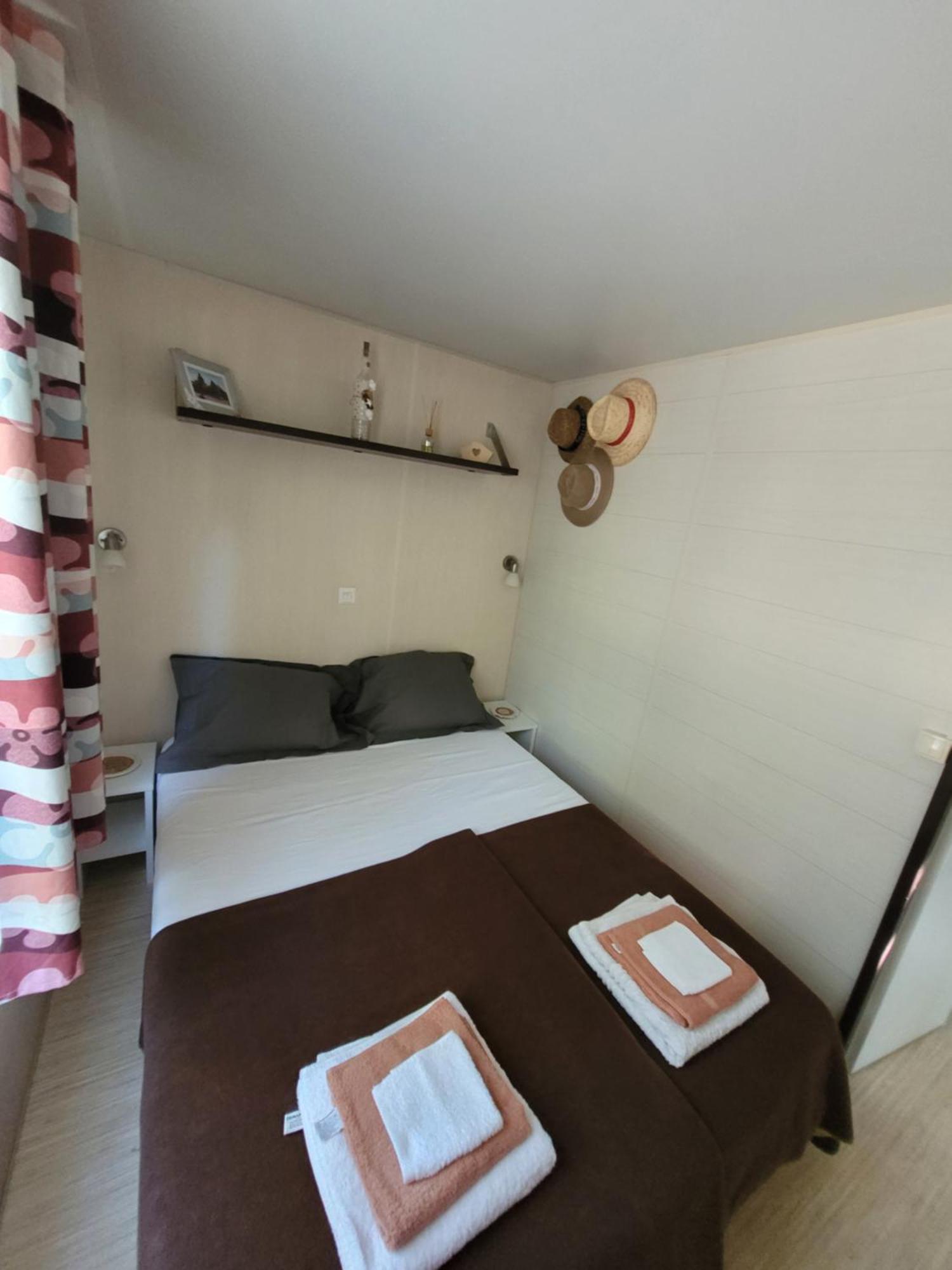 Mobile-Home Hyeres Var Climatise Dans Camping Avec Piscine Jusqu'A 6 Personnes Экстерьер фото